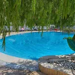 Balaia Golf Village 105 アパート