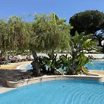 Balaia Golf Village 105 アパート